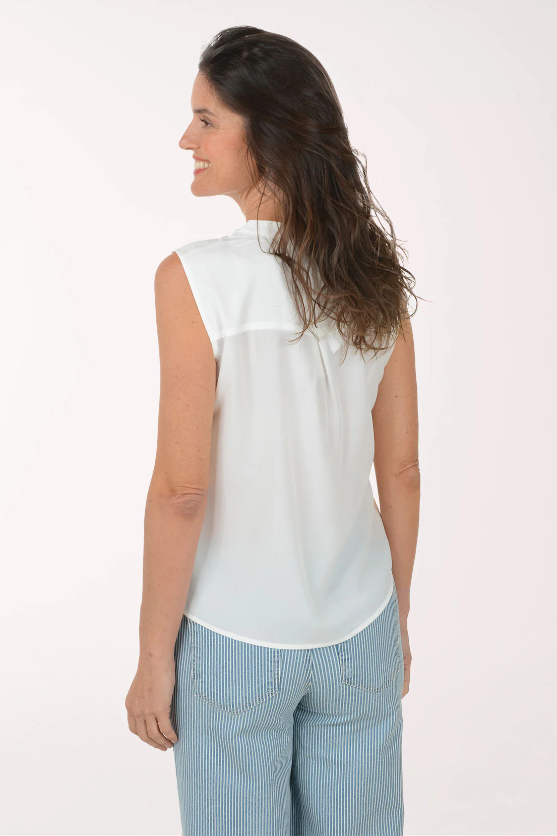 Solid Chiffon Pleated Shoulder Sleeveless Blouse - Image 3